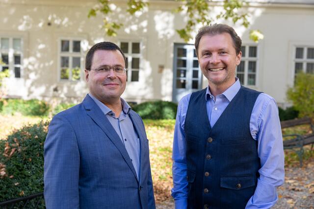 Die NEOS treten in Wieselburg-Land mit dem Arzt Philipp Olivier (r.) und dem Unternehmensberater Reinhard Eilmsteiner zur Gemeinderatswahl an. | Foto: NEOS