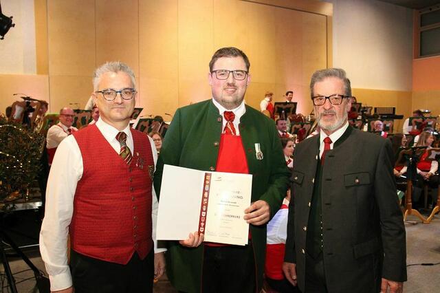Obmann Mario Oswald wurde ebenfalls geehrt. | Foto: Cescutti