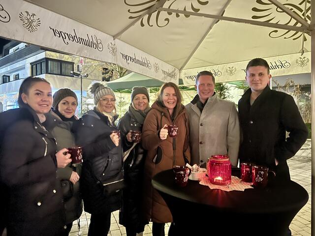 Advent am Hauptplatz Mattersburg mit Sängerin Phiora. | Foto: Thomas Hoffmann