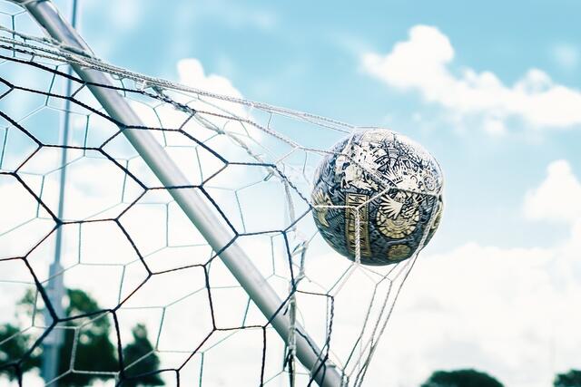 Die Tornetze im Fußballkäfig sollen erneuert werden. (Symbolbild)  | Foto:  Pixabay