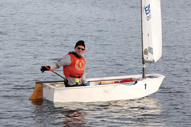 Martin Mayrhofer vom Union Yachtclub Attersee siegte zum zweiten Mal in Folge bei der Eisarsch-Regatta. | Foto: Helmut Klein