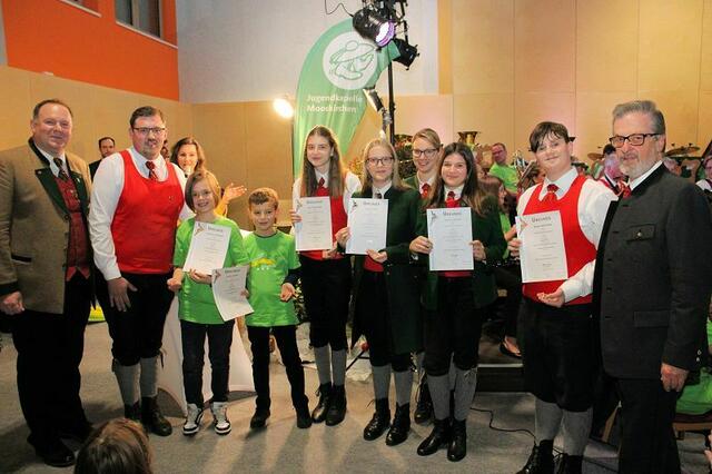 Auch der Nachwuchs wurde vor den Vorhang geholt. | Foto: Cescutti