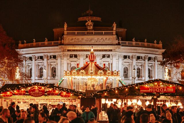 Bisher wurden auf Wiens Christkindlmärkte 35 Anzeigen, elf Beschlagnahmungen und diverse Verwaltungsübertretungen im Zuge der Schwerpunktaktion festgestellt.  | Foto: WienTourismus/Paul Bauer