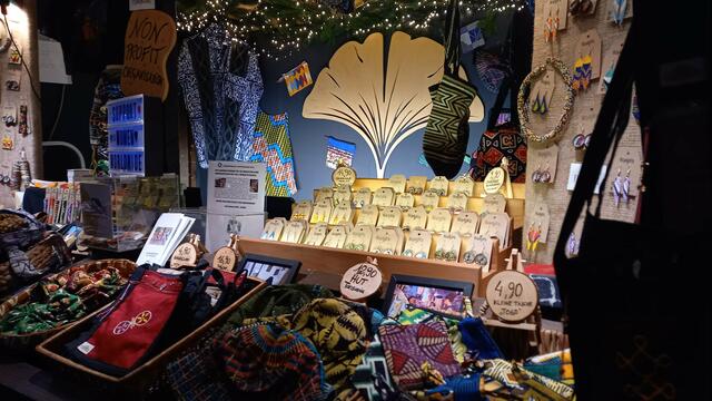 Es werden Produkte aus der ganzen Welt verkauft.  | Foto: Femondial