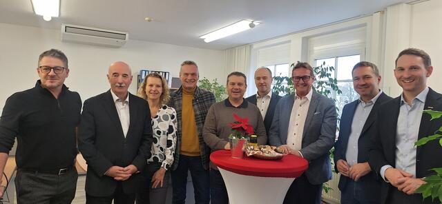 Jürgen Kapeller (re.) und Andrea Danda-Bäck (3. v.l.) konnten wieder zahlreiche Partner aus der Kommunalpolitik sowie der Wirtschaft begrüßen. | Foto: Partoll