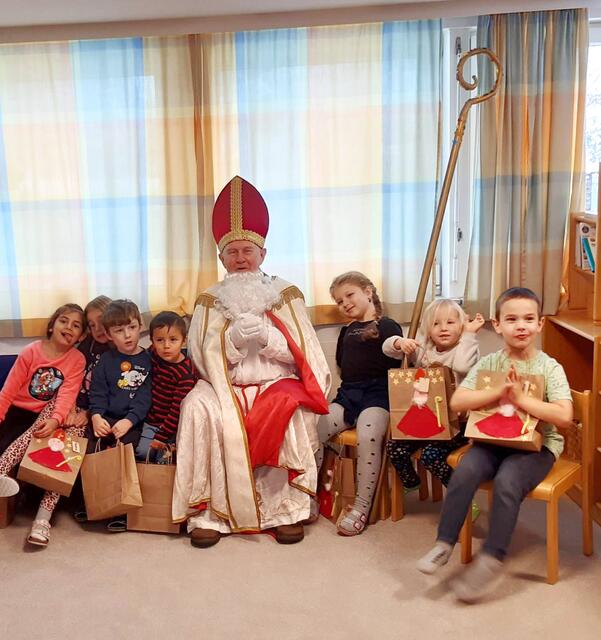 Seit 18 Jahren verwandelt sich Herbert Höller aus St. Valentin in den Nikolaus im Integrativen Heilpädagogischen Kindergartens der Caritas in St. Isidor in Leonding.  | Foto: Caritas