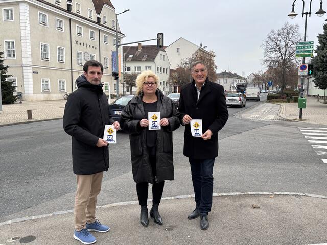 René Lobner, Ulrike Mühl-Hittinger und Ludwig Deltl sagen immer noch "Ja zur S8". | Foto: Elisabeth Bendl