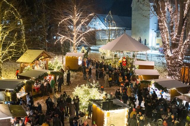 Der Schlosspark bietet Jahr für Jahr ein besonders stimmungsvolles Ambiente. | Foto: Harald Tauderer