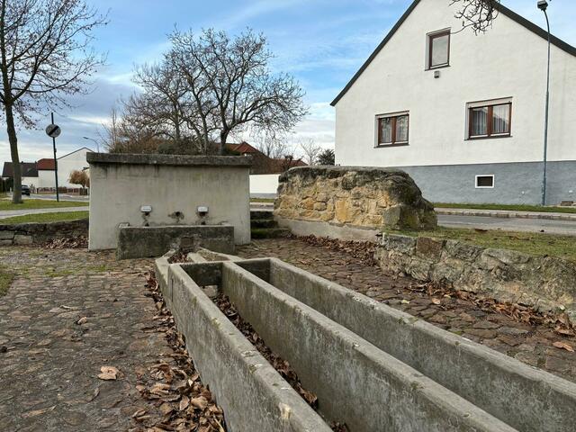 Die Schwefelquelle diente über Jahrhunderte als Trinkwasser- und Heilquelle mit seinen angrenzenden 'Baderhäusern'. | Foto: Lisa-Marie Zehetbauer