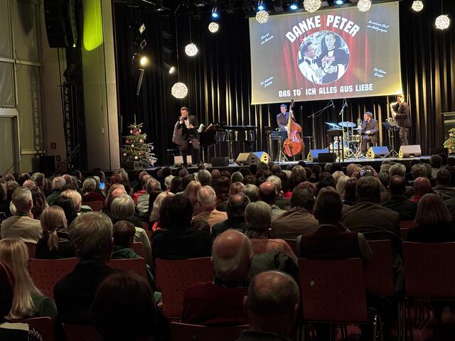 Bei einem Konzert im Forum Kloster wurde an die Zeiten von Peter Alexander erinnert. | Foto: MeinBezirk/Hofmüller