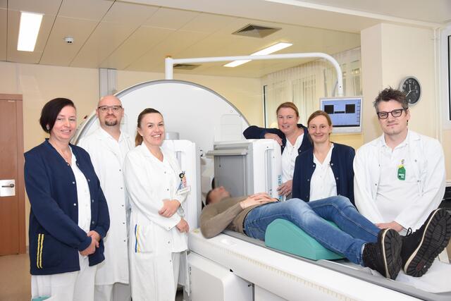 Das Team der Nuklearmedizin: 
Wilma Schneider (Med. techn. Fachkraft), Prim. DDr. Mate Trogrlic (Leiter des Instituts für
Nuklearmedizin), OÄ Dr. Maya Resl, Sandra Zwinz (Radiologie-Technologin), Sandra Reichel,
BSc (Radiologie-Technologin), Ass. Dr. Philipp Wutzl | Foto: LK Horn