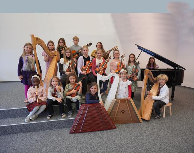 Die Schülerinnen und Schüler bereiten sich schon auf die Benefizkonzerte vor. | Foto: Privat