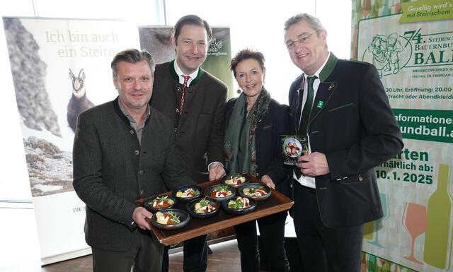 Wild begeistert (v.l.): Christof Widakovich, Landesjägermeister Franz-Mayr-Melnhof-Saurau, Bauernbund-Obmann-Stellvertreterin Maria Pein sowie Bauernbund-Direktor Franz Tonner | Foto: Arthur