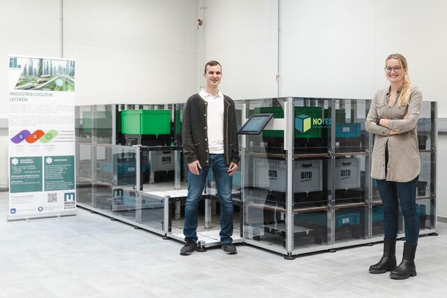 Nadine Olipp, wissenschaftliche Mitarbeiterin am Lehrstuhl für Industrielogistik, und Projektmitarbeiter David Hamedinger freuen sich über die Möglichkeit, praxisorientiert zu forschen.  | Foto: MUL/Tauderer