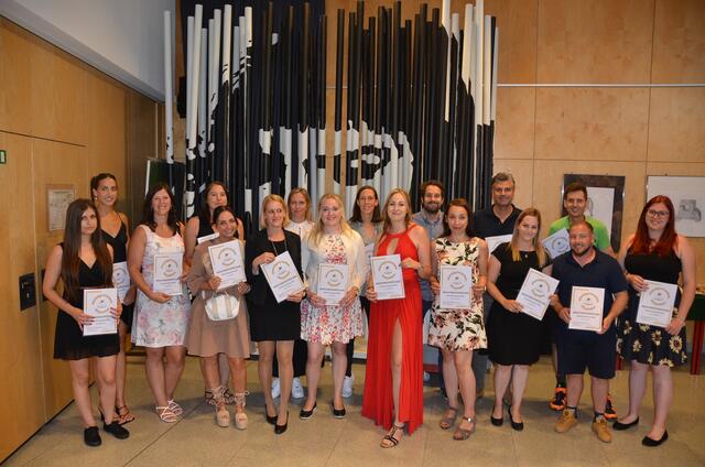 Den stolzen Absolventen stehen viele Türen offen. | Foto: Abendgymnasium Klagenfurt