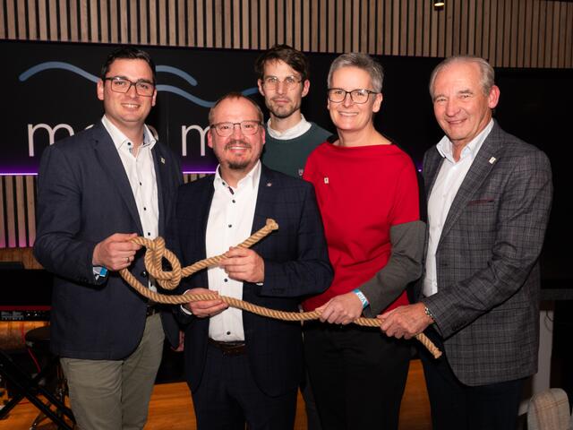 Bürgermeister Patrick Strobl mit Gastronomiepartner Patrick Stützner, Stadtrat Gabriel Kammerer, Stadträtin Ute Reisinger und Vizebürgermeister Wolfgang Kaufmann bei der Eröffnungsfeier der Mole Melk | Foto: Stadtgemeinde Melk / Contanze Schedlmayer
