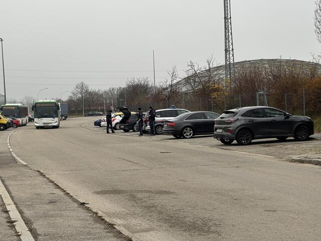 Hier kontrolliert die Polizei die Einhaltung von Tempo 30 in der Aumühlgasse. | Foto: Alexandra Goll