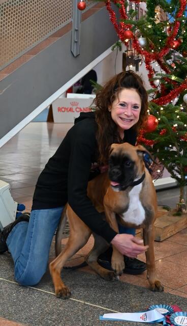 Ruth mit ihrem Boxer - 7 Monate