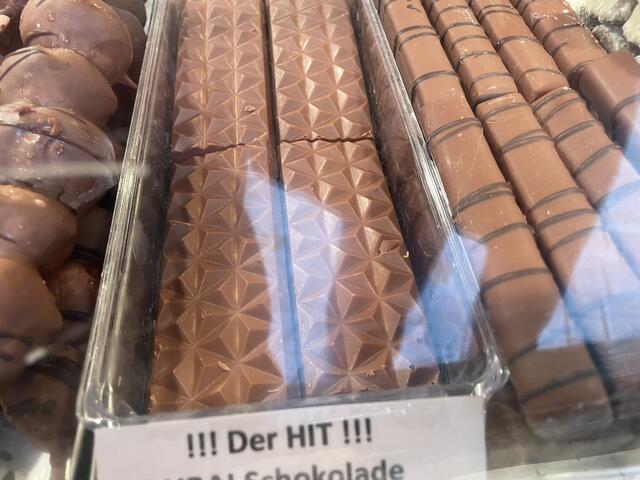 Die Tafeln stellen die Betreiber der Christkindlstands nicht selbst her. | Foto: Julia Perktold