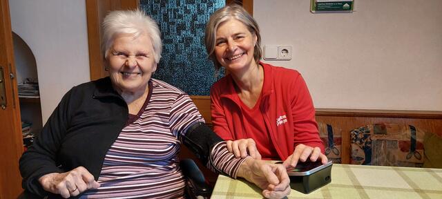 Die MitarbeiterInnen stehen älteren Menschen im Alltag zur Seite. | Foto: Caritas