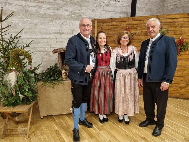 Auch Bürgermeister Franz Ragger wohnte der Christkindlmarkteröffnung bei. | Foto: Gemeinde Maria Rain