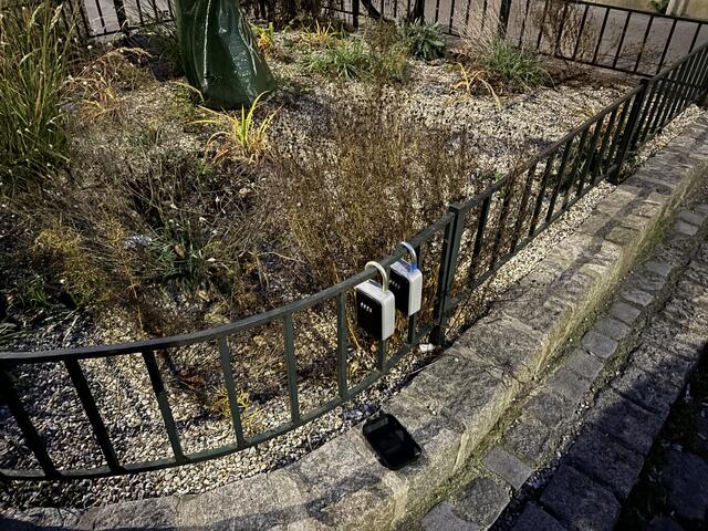 An beiden Adressen finden sich Schlüsselboxen, vermutlich zu den Kurzzeitvermietungen. Hier in der Esterhazygasse 20.  | Foto: Luca Arztmann/MeinBezirk