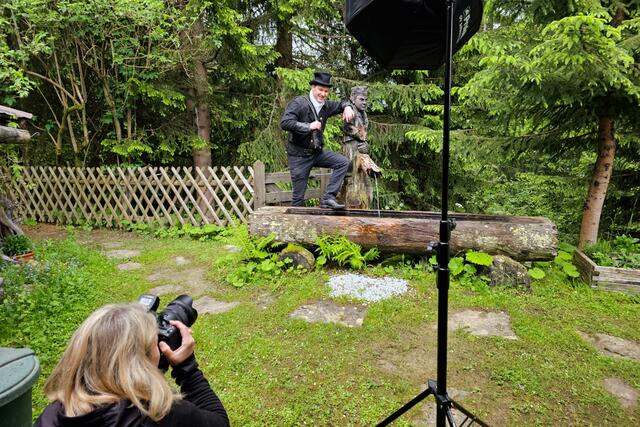 Im Bild: Fotografin Karin Pfisterer und Rauchfangkehrer Mathias Gadenstätter aus Maishofen. | Foto: Karin Pfisterer und Franz Neumayr