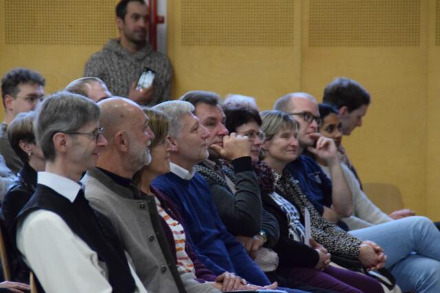 Die erste Reihe folgt gespannt den Darbietungen | Foto: Musikverein Schweiggers