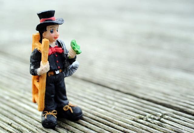 Der Schornsteinfeger hat eine lange Tradition als Glückssymbol. | Foto: Stock Adobe/Firma V