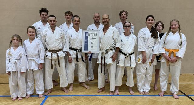 Große Freude bei Ferdinand Hörmann und seinen Karate-Mitstreiterinnen und Mitstreitern | Foto: Karate Union Köflach
