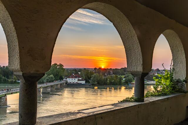 Im September 2024 genoss Regionaut Richard Mayr dieses schöne Farbenspiel beim Sonnenuntergang am Schlosspark in Schärding.  | Foto: Richard Mayr