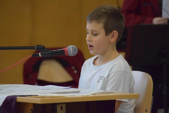 Theodor Krenn-Hahn liest den Brief an das Christkind | Foto: Musikverein Schweiggers