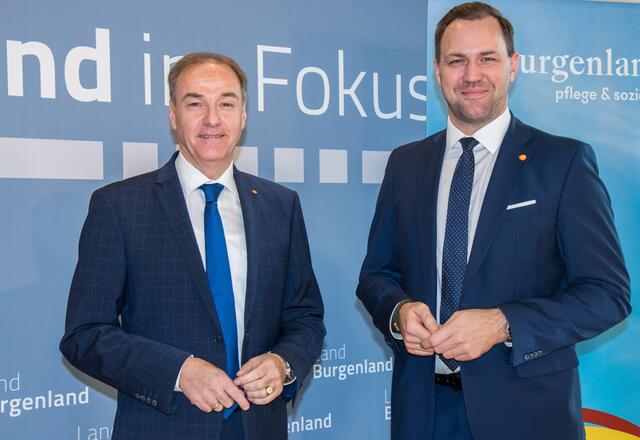 Bilanz über das Anstellungsmodell für betreuende Angehörige zogen Soziallandesrat Leonhard Schneemann (links) und Johannes Zsifkovits vom Pflegeservice Burgenland. | Foto: Landesmedienservice