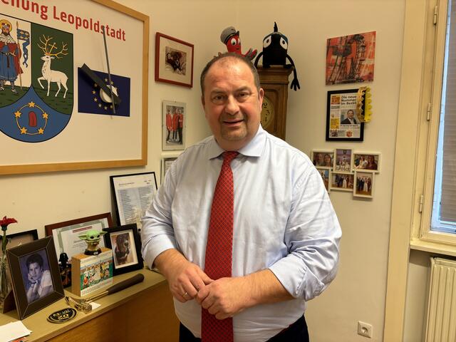 Im Interview mit MeinBezirk verrät Bezirksvorsteher Alexander Nikolai (SPÖ) die Pläne für die Leopoldstadt. | Foto: Marlene Graupner/MeinBezirk