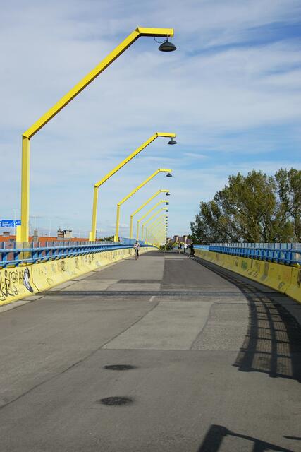 Wo die Radfahrer während der Nordbrücken-Sperre hin sollen, wird derzeit heiß diskutiert. Die Meinungen der MeinBezirk-Leserinnen und Leser spalten sich. | Foto: Alois Fischer