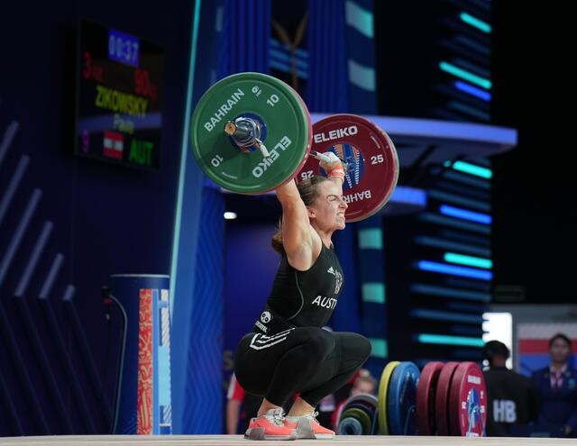 Dr. Paula Zikowsky mit österreichischen Rekord im Reißen von 90 kg.

Foto: Gregor Winter-ATG