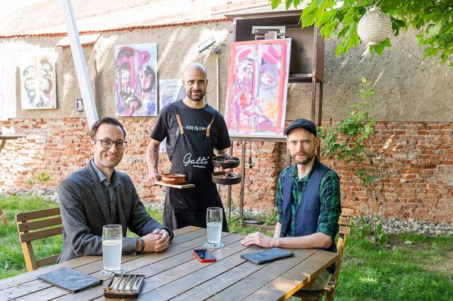 Beim Business-Lunch im Gatto im Museum berichtete Claus Degendorfer (l.) Redakteur Andreas Strick (r.) über sein Software-Unternehmen "CodeFlügel". | Foto: Brand Images