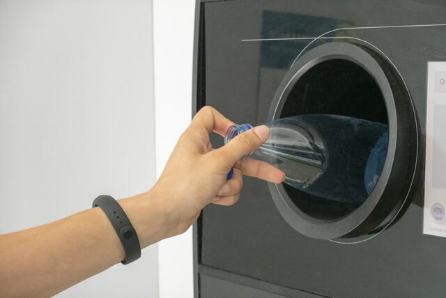 Mit 1. Jänner startet das neue Pfandsystem. | Foto: Vejaa/Panthermedia