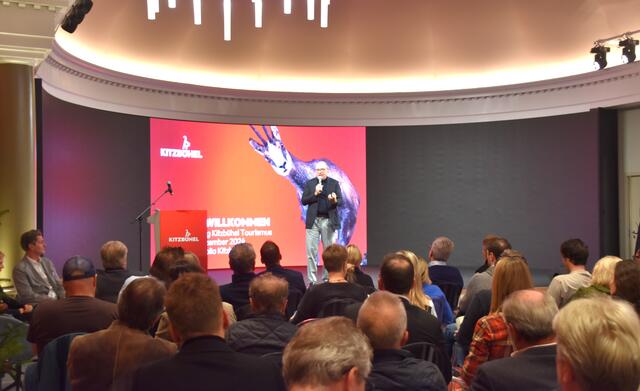 Rund 185 Mitglieder und zahlreiche Zuschauer kamen zur Vollversammlung von Kitzbühel Tourismus. | Foto: Johanna Bamberger