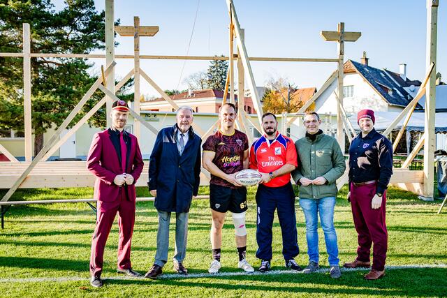 Michael Darr, Bürgermeister Klaus Schneeberger, Stefan Pauser (Wombats), Schiedsrichter Kai Hacker, Sportstadtrat Philipp Gruber und Markus Schmid. | Foto: SportEventFotografie Roman Stoiber
