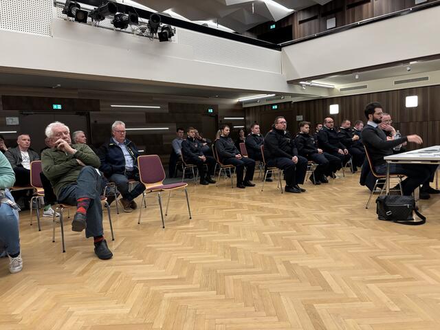Viele Besucher waren bei der Sitzung anwesend. | Foto: Alexandra Goll