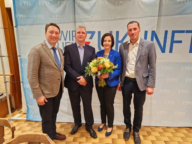 Landesparteiobmann und Ladeshauptmann-Stellvertreter Manfred Haimbuchner mit Bezirksparteiobfrau Landtagsabgeordneter Steffi Hofmann und den beiden Stellvertretern Kurt Jürgen Möstl (zweiter v. l.) und Ricardo Lang (r.). | Foto: FPÖ