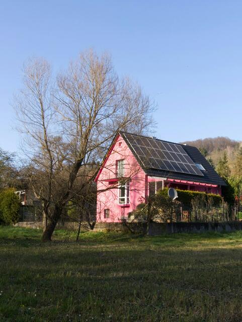 Photovoltaikanlagen auf Dächern sind gefragter denn je, über 22.000 Anlagen wurden bereits installiert. | Foto: unsplash