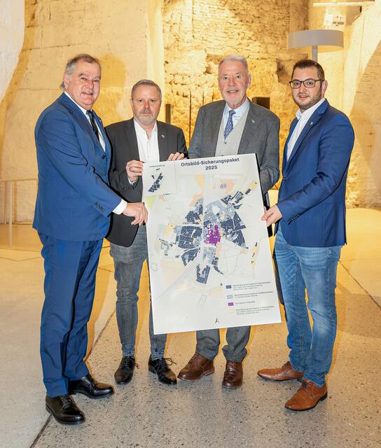 Stadtrat LAbg. Franz Dinhobl, Zweiter Vizebürgermeister LAbg. Rainer Spenger, Bürgermeister Klaus Schneeberger und Gemeinderat LAbg. Philipp Gerstenmayer. | Foto: Stadt Wiener Neustadt/Weller