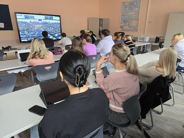 Die 3a der HAK Eisenerz hat gemeinsam mit Jugendlichen aus allen 27 EU-Staaten am Projekt Euroscola teilgenommen. | Foto: Wolfgang Perndorfer