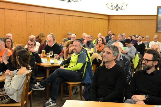 Reges Interesse bei der Hauptversammlung des Alpenvereins um die Zukunft der Reichensteinhütte. | Foto: WAFO