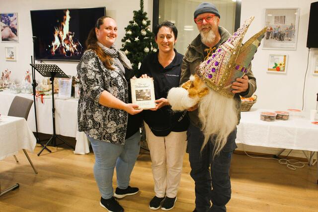 Im Rahmen eines "Nostalgienachmittags" wurde das neue Buch "Wie war Weihnachten?" von Roland Posch vorgestellt. | Foto: Sylvia Kremsner