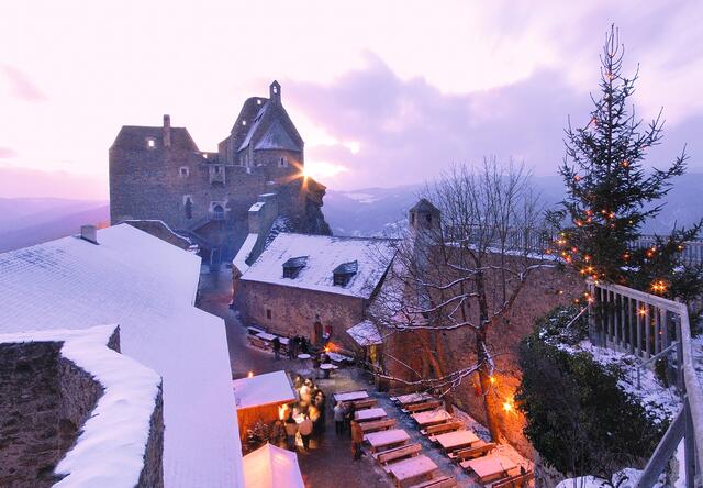 Gedränge, Stürze, Dunkelheit: Beim Burgadvent soll es zu teils heftigen Szenen gekommen sein. | Foto: Gregor Semrad (Archiv)