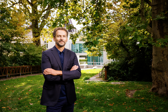 Martin Hetzer, Präsident des Institute of Science and Technology Austria (ISTA): „Die Geschichte und die Erfolge des ISTA der vergangenen 15 Jahre sind untrennbar mit Claus Raidl verbunden. Ich habe selten mit jemandem zusammengearbeitet, der mit so viel Energie und Inspiration erfüllt war wie er. Claus war ein dynamischer Wegbereiter, der seine umfassende Managementerfahrung und Intelligenz dafür einsetzte, das Institut als Vorsitzender des Kuratoriums zu prägen. Wir schulden ihm großen Dank und werden weiterhin unermüdlich daran arbeiten, das Fundament, das er gelegt hat, zu ehren und auszubauen. Sein Tod ist ein schwerer Verlust für uns, und unser tiefes Mitgefühl gilt seiner Familie." | Foto: Peter Rigaud/ISTA