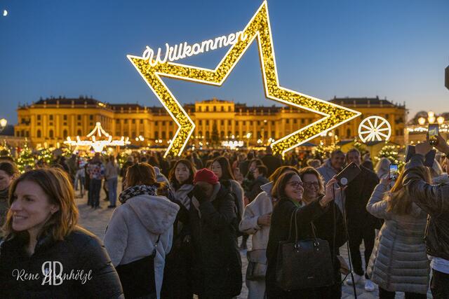 Der Weihnachtsmarkt in Schönbrunn hat mit einem neuen Konzept seine Tore geöffnet. | Foto: René Brunhölzl